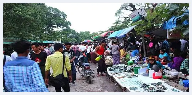 缅甸玉石市场：翡翠买卖如同摆地摊(玉石百科) | 玉石百科