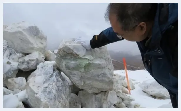 云巅探玉——若羌独雪山和田玉矿初探(玉石百科) | 玉石百科